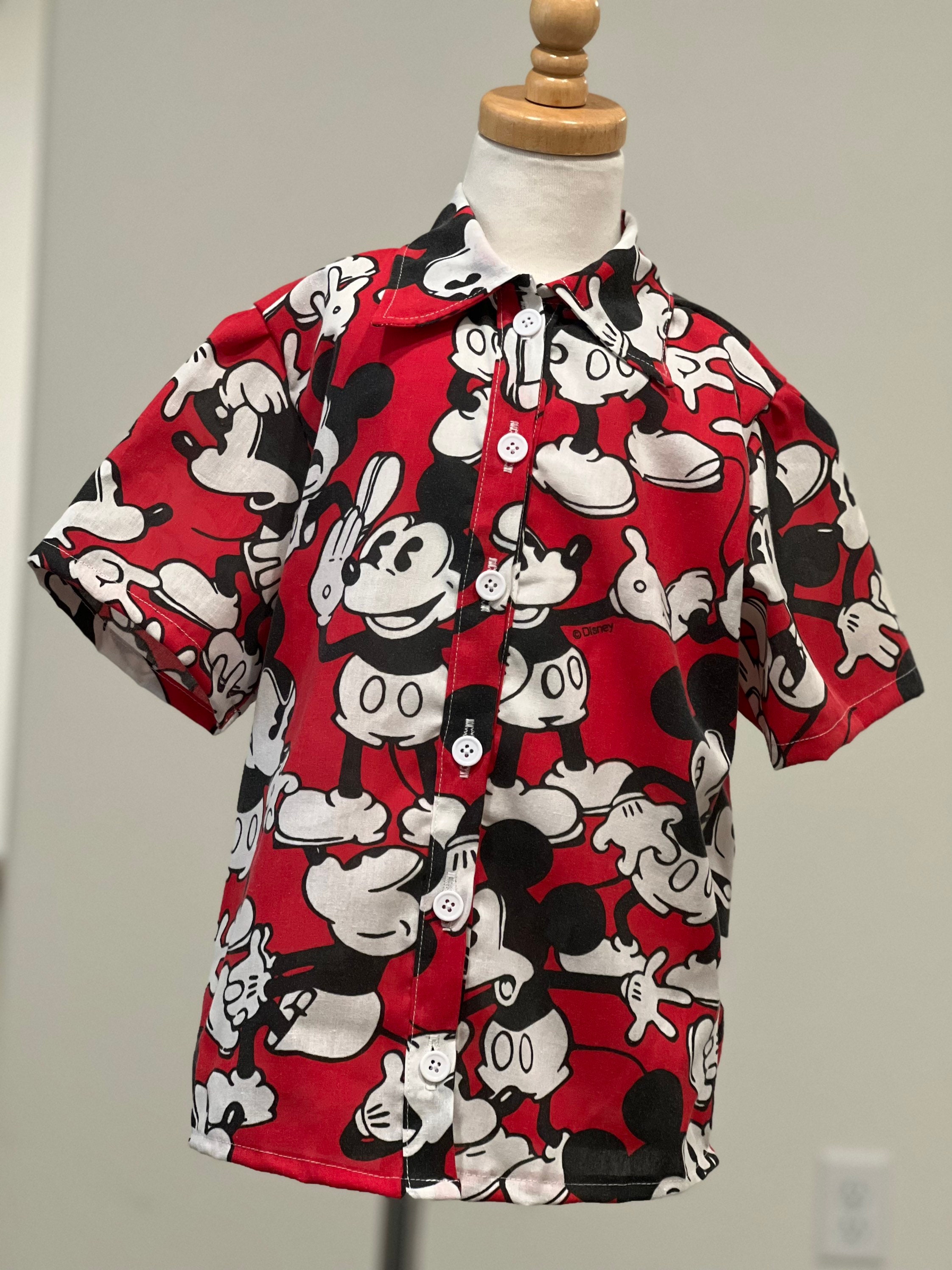 Disney Men's and Big Men's Mickey Mouse Friends Graphic Button Up Shirt  with Short Sleeves, Sizes S-3XL 