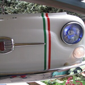 Vintage-Fiat 500 vorne mit mit LED-Lichtern und personalisiertem Schild, Schild Bild 2