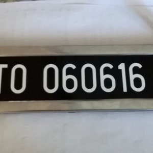 Vintage-Fiat 500 vorne mit mit LED-Lichtern und personalisiertem Schild, Schild Bild 5