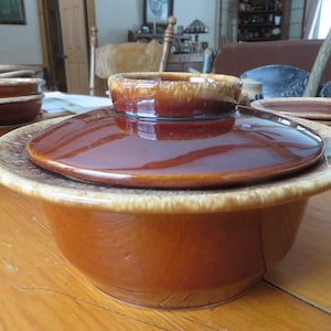 VINTAGE Mid Century Scandinavian Style HULL Pottery Covered Casserole 8x5 inches  Collectable Brown Drip !