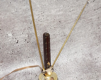 Antik TV-antenn — Bunny Ears Spico Tillverkad i USA — Gjutjärnsbas, mässingsfärgad — Early Tech Decor