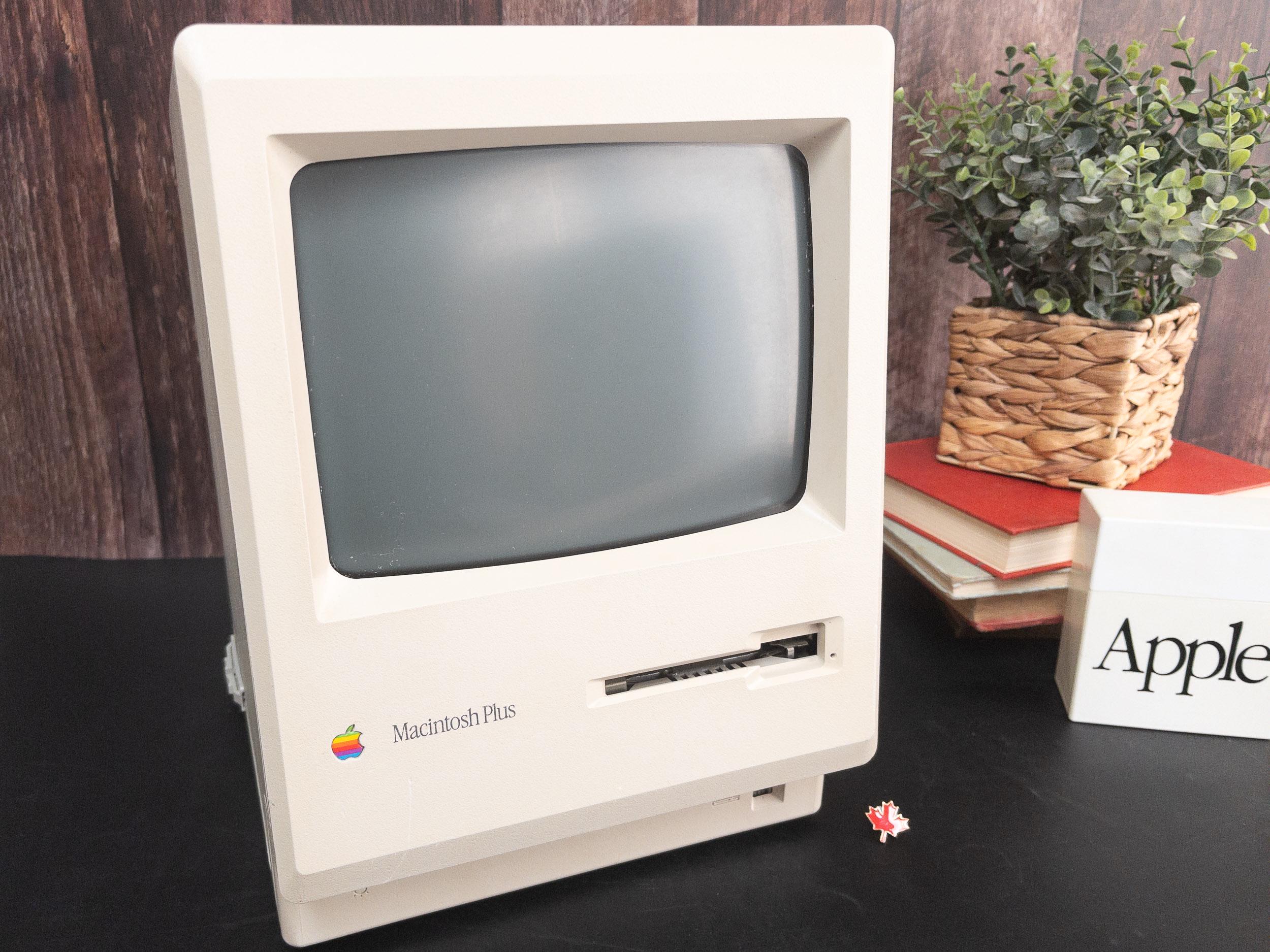 Apple Macintosh Plus 1Mb PC レトロ M0001A s-l400.jpg