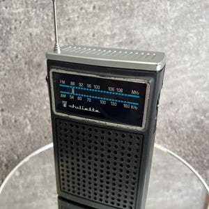 Radio portátil vintage Juliette FPR-1258 AM/FM - Pieza de exhibición retro de los años 70 - Sin probar, MCM Decor, Coleccionistas, Restauración de radios