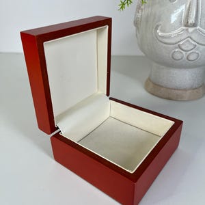 Vintage Wooden Trinket Box - Small Square Jewelry box with White Velvet inside and hinged top