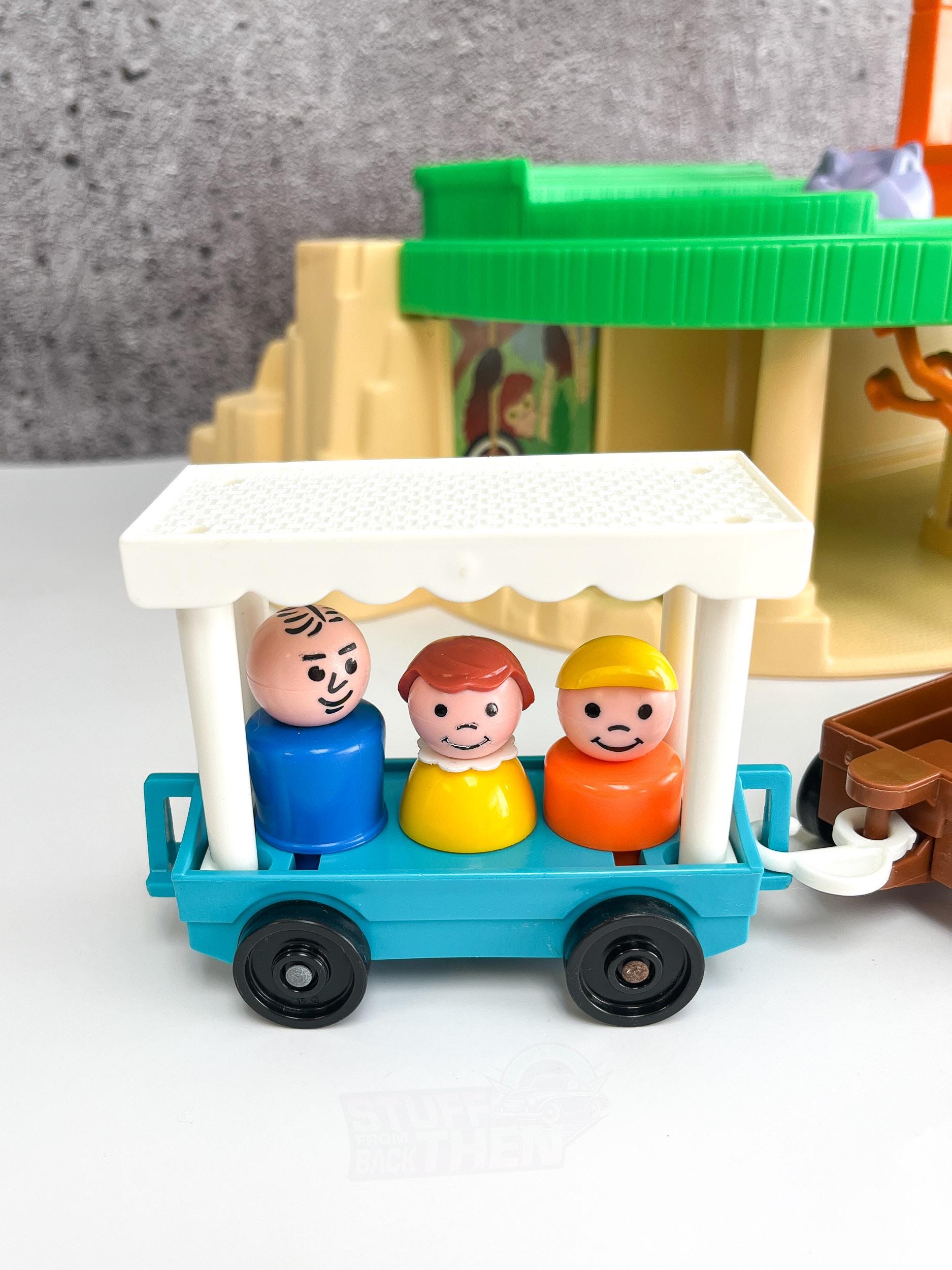 Zoo Playset - Vintage 1990s Fisher Price Little People Zoo
