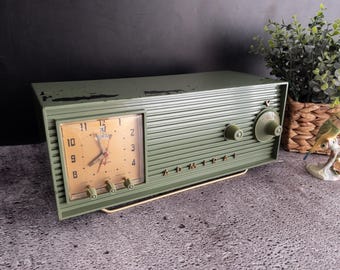 Radiosveglia a tubo Admiral vintage - anni '50, verde di metà secolo