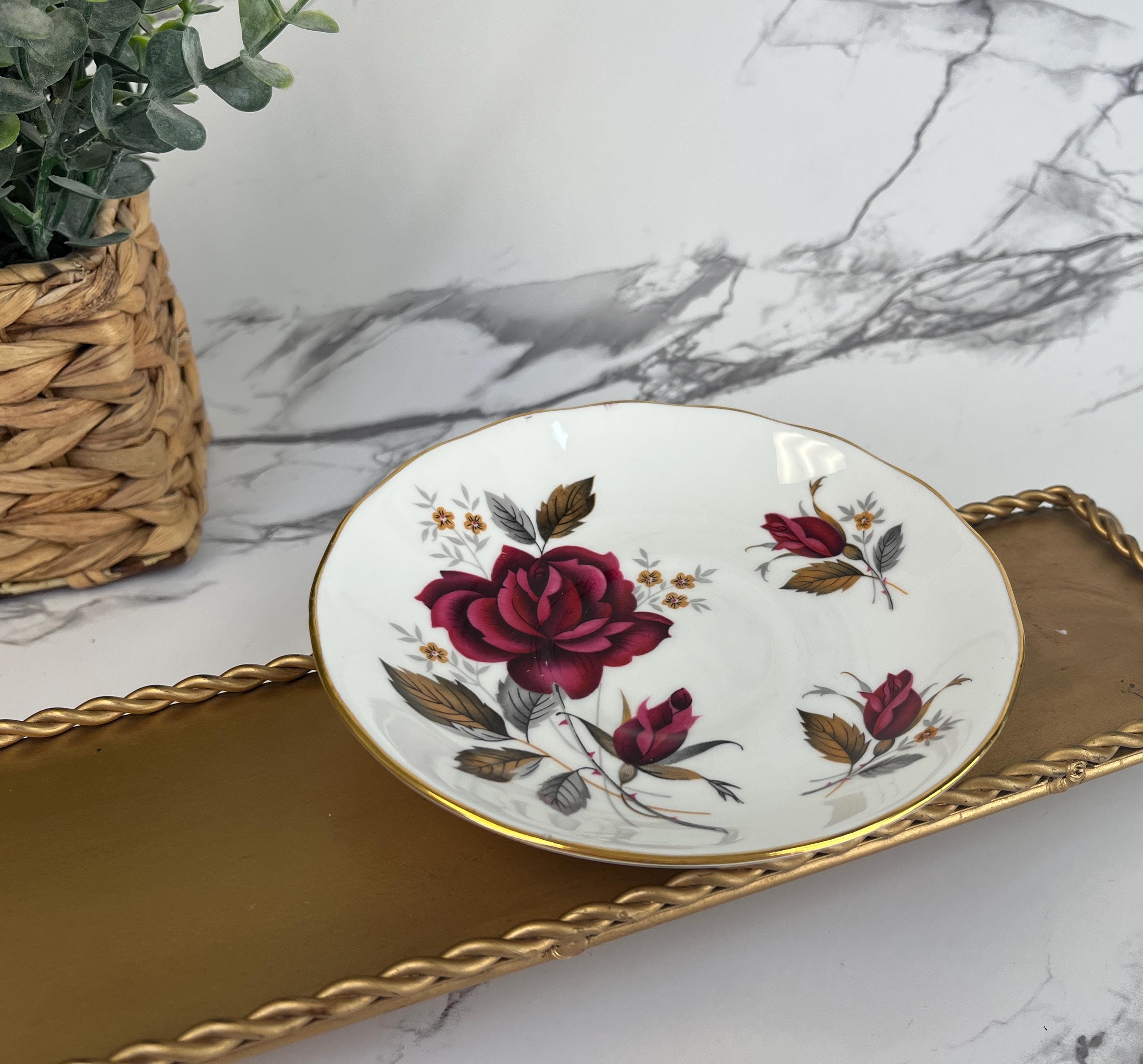 Elegant Queen Anne Vintage Saucer with Deep Red Rose – Perfect for Collectors!