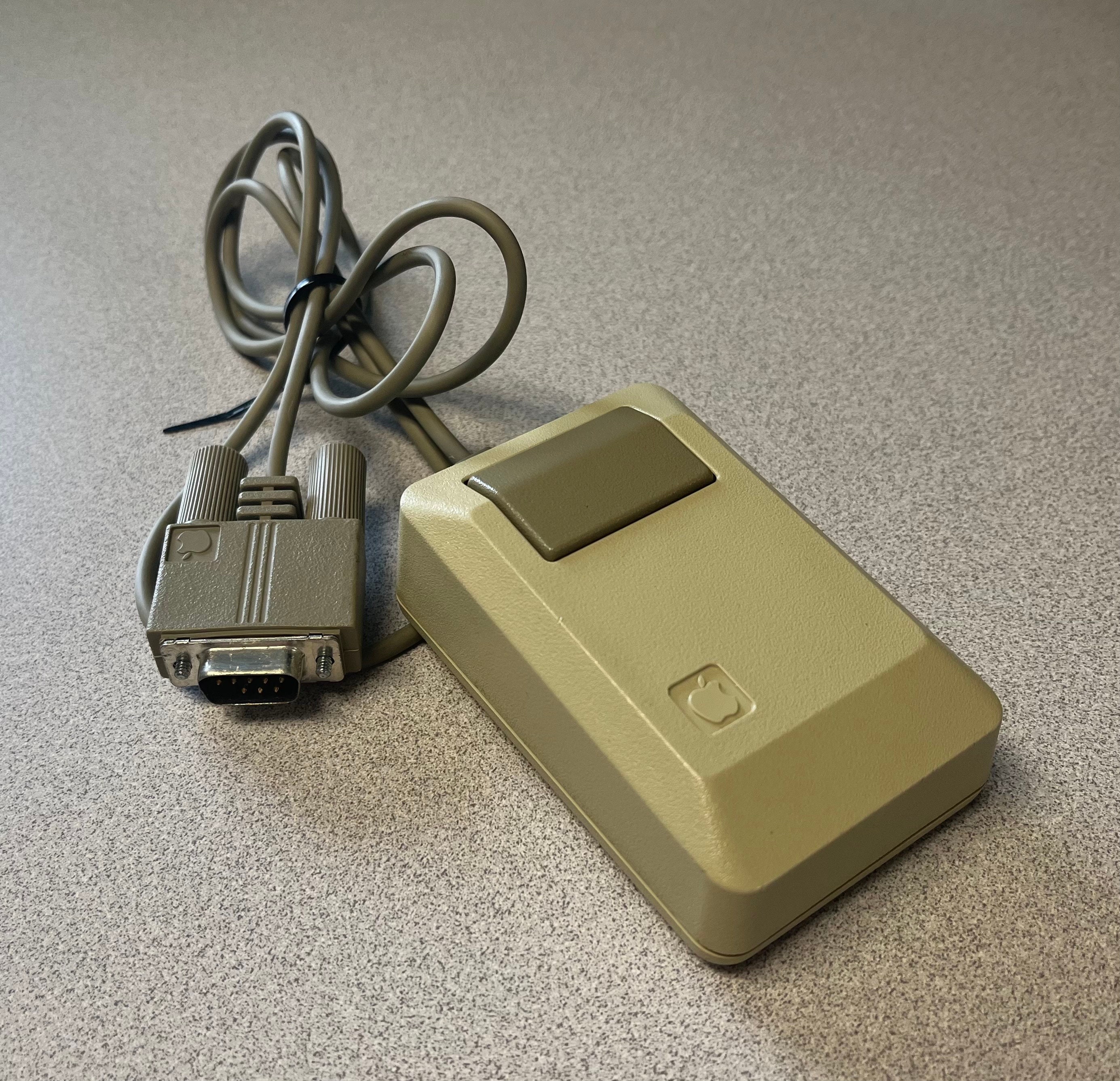 Vintage Mac Mouse, VERY EARLY Production Mouse M0100 June 1984 Vintage Mac Mouse, VERY EARLY Production Mouse M0100 June 1984