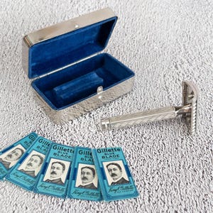 Art Deco Razor - Gillette 5 Blue Blades – Karl Engels German Razor Handle & Velvet Case – 1940s Barely Used,  Gift for him, collector rare