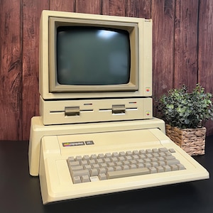 Apple IIe System- Perfect for refurbishment UNTESTED