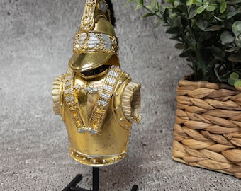 German Cavalry Armor Miniature – Brass-Colored Vintage Helmet & Armor Display – Historical Decor Accent