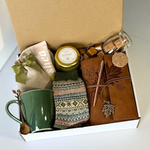 Christmas gift box, Hygge gift box for her, Care package for her, Gift baskets for women, Birthday Gift box with blanket, Gift box for women Green Harmony Set