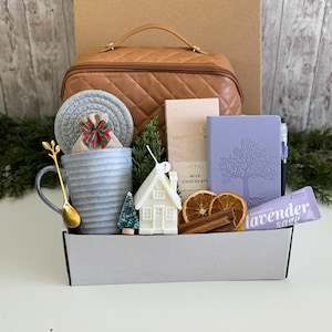 Winter Gift Box Best Friend, Christmas Gift Basket, Holiday Gift Box for Women, Gift Box for Christmas, Care Package for Her Warm Gift
