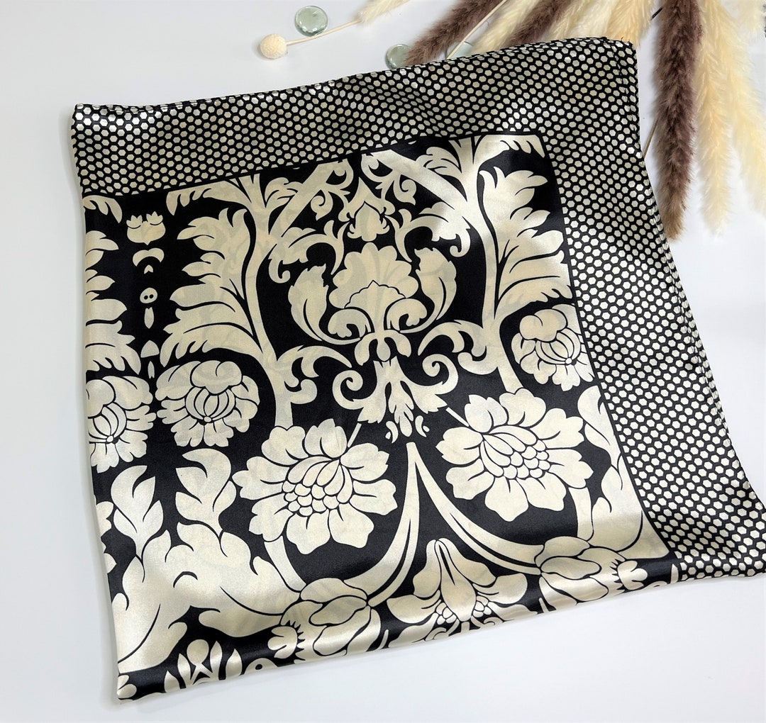 LARGE SQUARE SCARF APPLE EYED