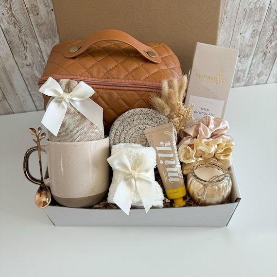 Best birthday hamper ideas for best friend 2025