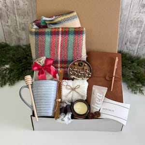 Holiday gift sets for employee, Corporate gift boxes, Business gift baskets, Curated corporate gift box, Gift sets for business partner