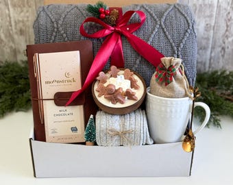 Christmas gift box, Hygge gift box for her, Care package for her, Gift baskets for women, Birthday Gift box with blanket, Gift box for women