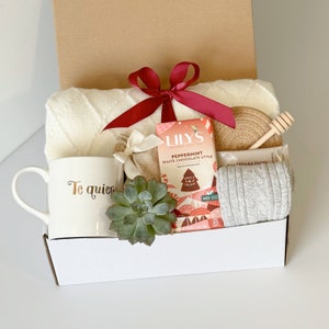 Christmas gift box, Hygge gift box for her, Care package for her, Gift baskets for women, Birthday Gift box with blanket, Gift box for women imagen 3