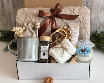 Sister birthday gift box, Birthday gift basket friend, Mom birthday gift basket, 25th birthday gift box, Best friend 60th birthday gift