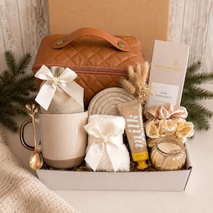 Sister birthday gift box, Birthday gift basket friend, Mom birthday gift basket, 25th birthday gift box, Best friend 60th birthday gift