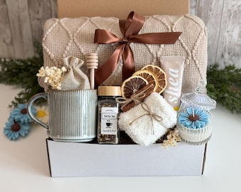 Sister birthday gift box, Birthday gift basket friend, Mom birthday gift basket, 25th birthday gift box, Best friend 60th birthday gift