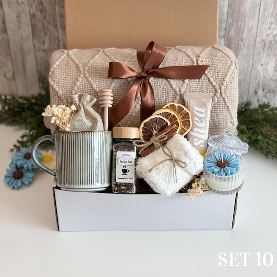 Sister Birthday Gift Box, Birthday Gift Basket Friend, Mom