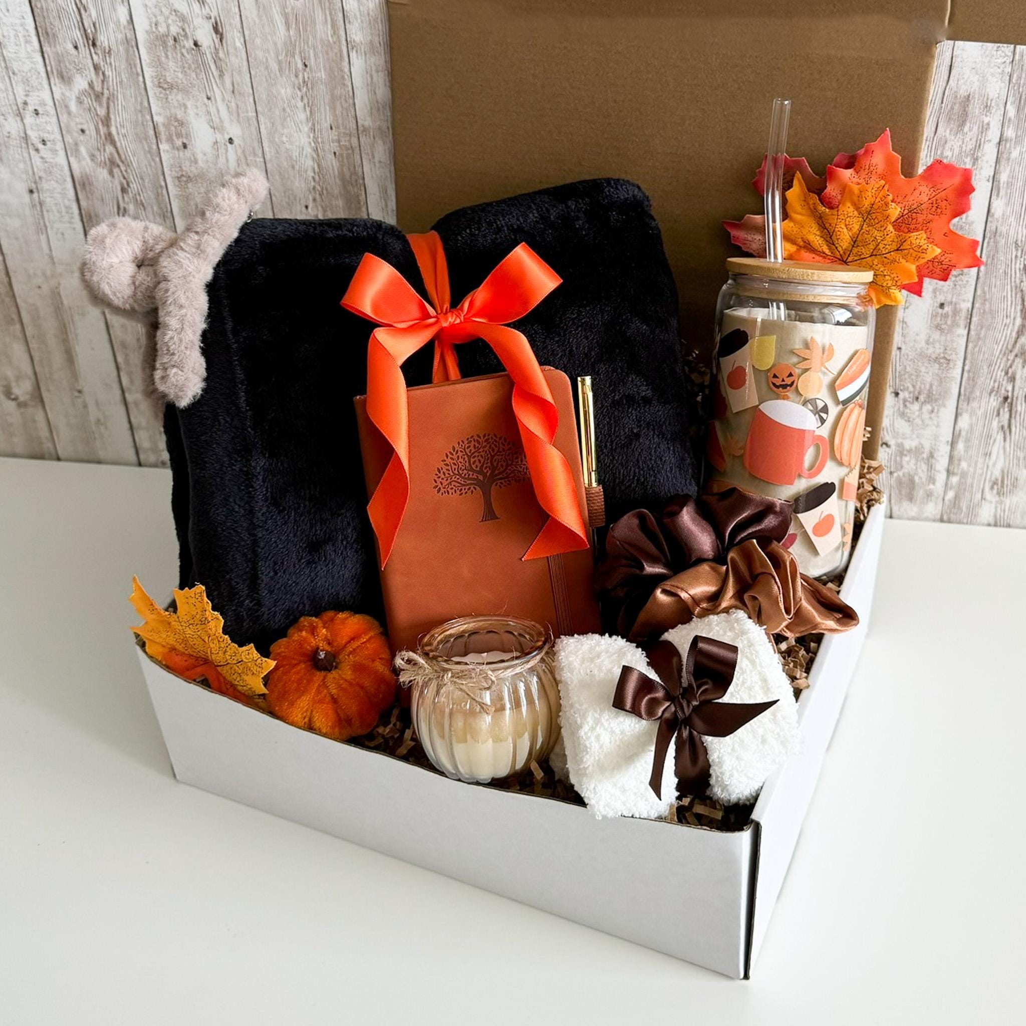 ハロウィン |Ebros Gift 不気味なハロウィン 不気味なクローラー タランチュラ クモ形 ドクロウ形 クモの奇妙な頭蓋骨 骸骨 頭蓋骨 クモ ハロウィンバスケット - 女性用ハロウィンギフト ハロウィンしおり