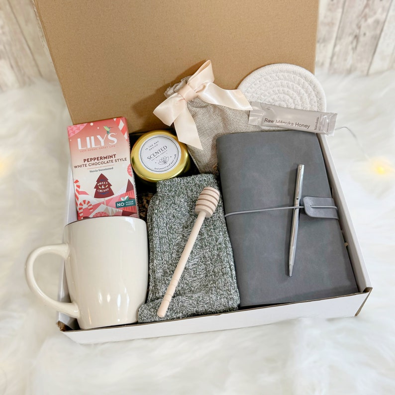 Christmas gift box, Hygge gift box for her, Care package for her, Gift baskets for women, Birthday Gift box with blanket, Gift box for women imagen 8