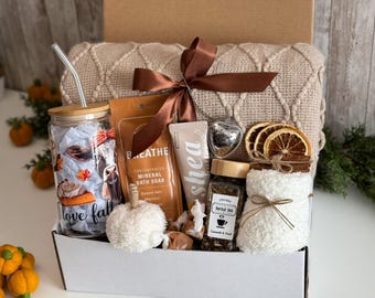 Spooky basket for her, Halloween gift baskets, Halloween care package, Fall basket for women, Boo box, Boo basket for woman
