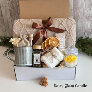 Self Care Gift Box for Women, Hygge Gift Basket for Her, Care Package, Gift baskets women birthday, Blanket gift box, Comfort basket journal Daisy Glass Candle