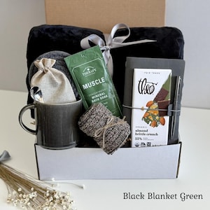 Hug care package for him, Hygge Self Care Gift Box, Christmas gift box, Gift box for Dad, Happy Birthday for Him, Fall gift box for men Black Blanket Green