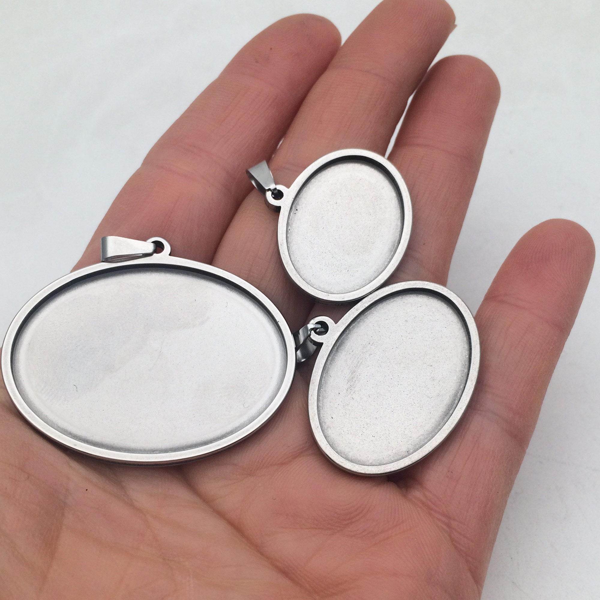 16 Pieces Bezel Pendant Trays, 18x25mm Oval Pendant Trays Bezels Cabochon  Settings Trays Pendant Blanks for Crafting DIY Jewelry Making - 8 Styles