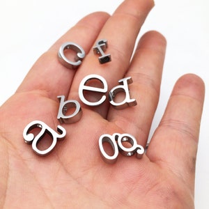 10 unids gran acero inoxidable pulido letra inicial letra inicial alfabeto encanto colgante 12 mm (aprox.), 3.4 mm de espesor, 1.8mm agujero perlas