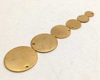 100pcs Real Gold plaqué acier inoxydable rond sleek charms disc tags tamponnant des pièces blanches 8-20mm