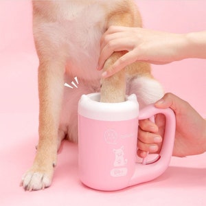 Manual Spining Portable Dog paw Cleaner, Soft Silicone Pet Foot Washing Cleaning Brush Cup 2 colores 2 Size