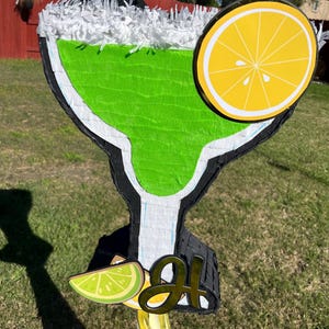 Pinata Margarita personnalisée pour enterrement de vie de jeune fille