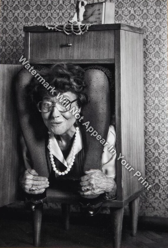 CREEPY CRAZY FREAKY ODD STRANGE SPOOKY BIZARRE Circus Show WEIRD VINTAGE PIC