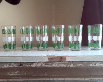 Green flower shaker set white painted glass shakers with green daisies by Anchor Hocking super 1970/'s set