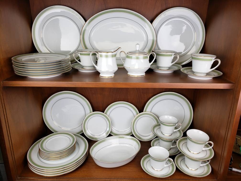Noritake Tisdale 2893 Big Dish Set Service for 8 Green Gold