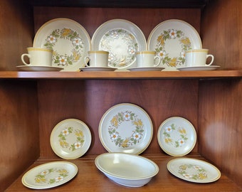Hearthside Prairie Flowers Dinnerware Floral Expressions set of 17