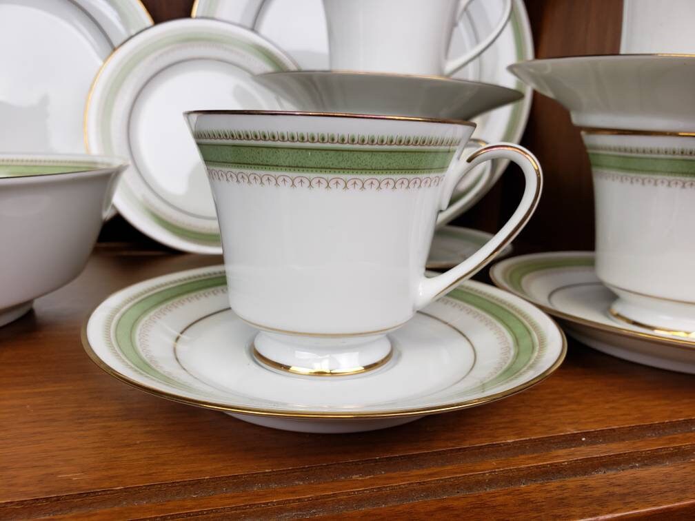 Noritake Tisdale 2893 Big Dish Set Service for 8 Green Gold