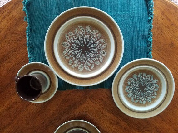 Franciscan Earthenware Nut Tree Pattern Dinner Plate