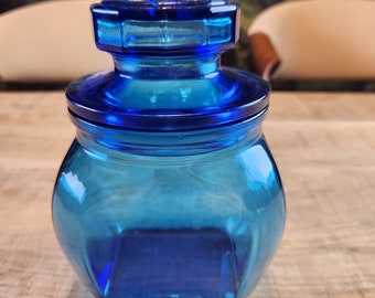 Apothecary jar in cobalt blue small starburst lid