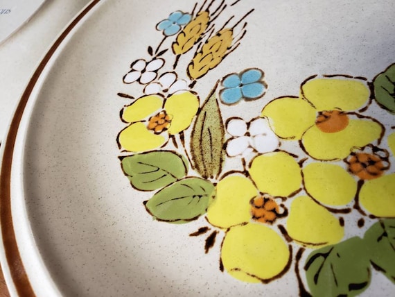 Hearthside Stoneware Floral Expressions Springtime Dinner Plate