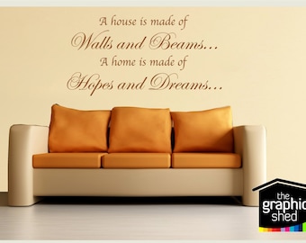 Dom składa się z cytatem ściany i belki