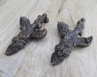 Small parrot pulls Vintage Bronze Ornate Pulls Black Cabinet Pull set Small Brass Barrel Hinge classic bird decor Oval small handles cast