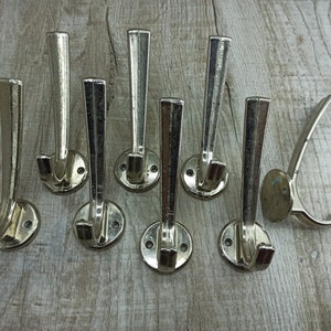 Ganchos de abrigo de metal vintage Ganchos de esmalte blanco rústico gancho de baño figurado Percha de toalla Estante plegable Almacenamiento de ropa Gancho de abrigo Percha forjada