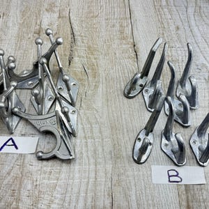 7 percheros vintage de aluminio con acabado rústico plateado para toallas de baño.