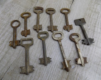 Vintage Skeleton Keys - Lot of 10 - Antique Metal Keys for Craft & Decor