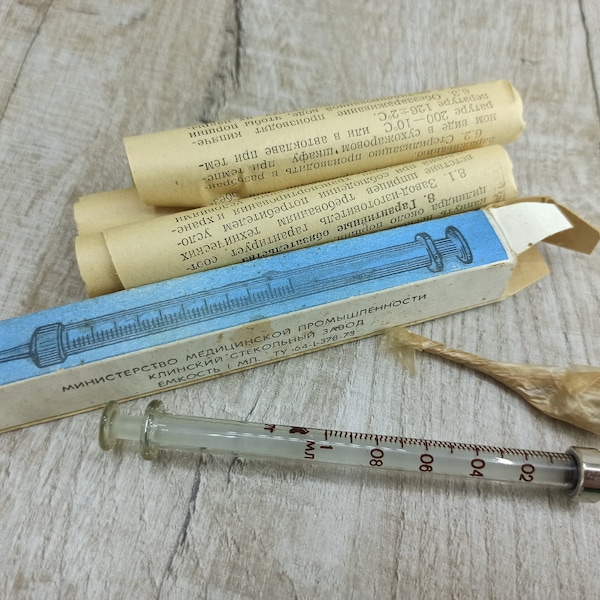 1 ml Tuberculin Medical syringe Vintage glass syringe Old medical instrument Reusable Soviet medical tools Medicine collecting Large syringe